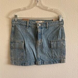Levi’s ‘94 Cargo Skirt Medium Wash 26 Waist